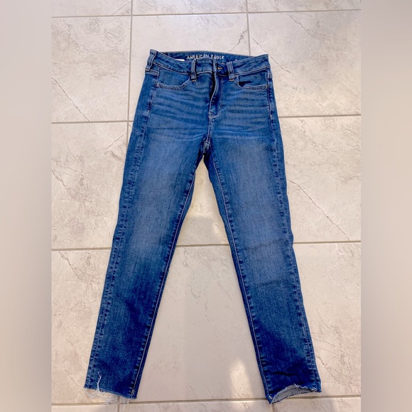 Brand new American eagle cropped jeans - Picture 2 of 2